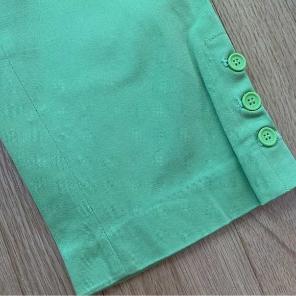 NWT Monroe & Main Lime Green Button Capri Pants Size 6 - Picture 8 of 10